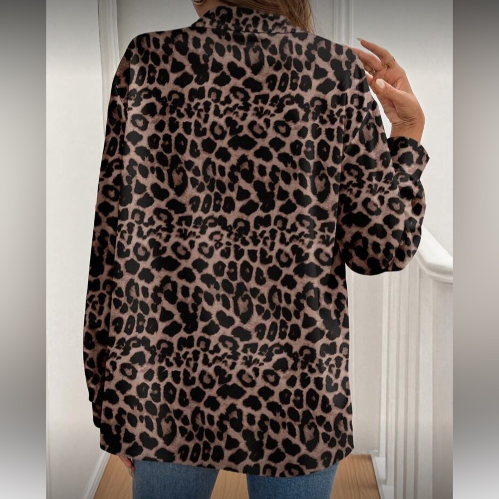 Leopard Print Button-Up Blouse - Picture 4 of 6